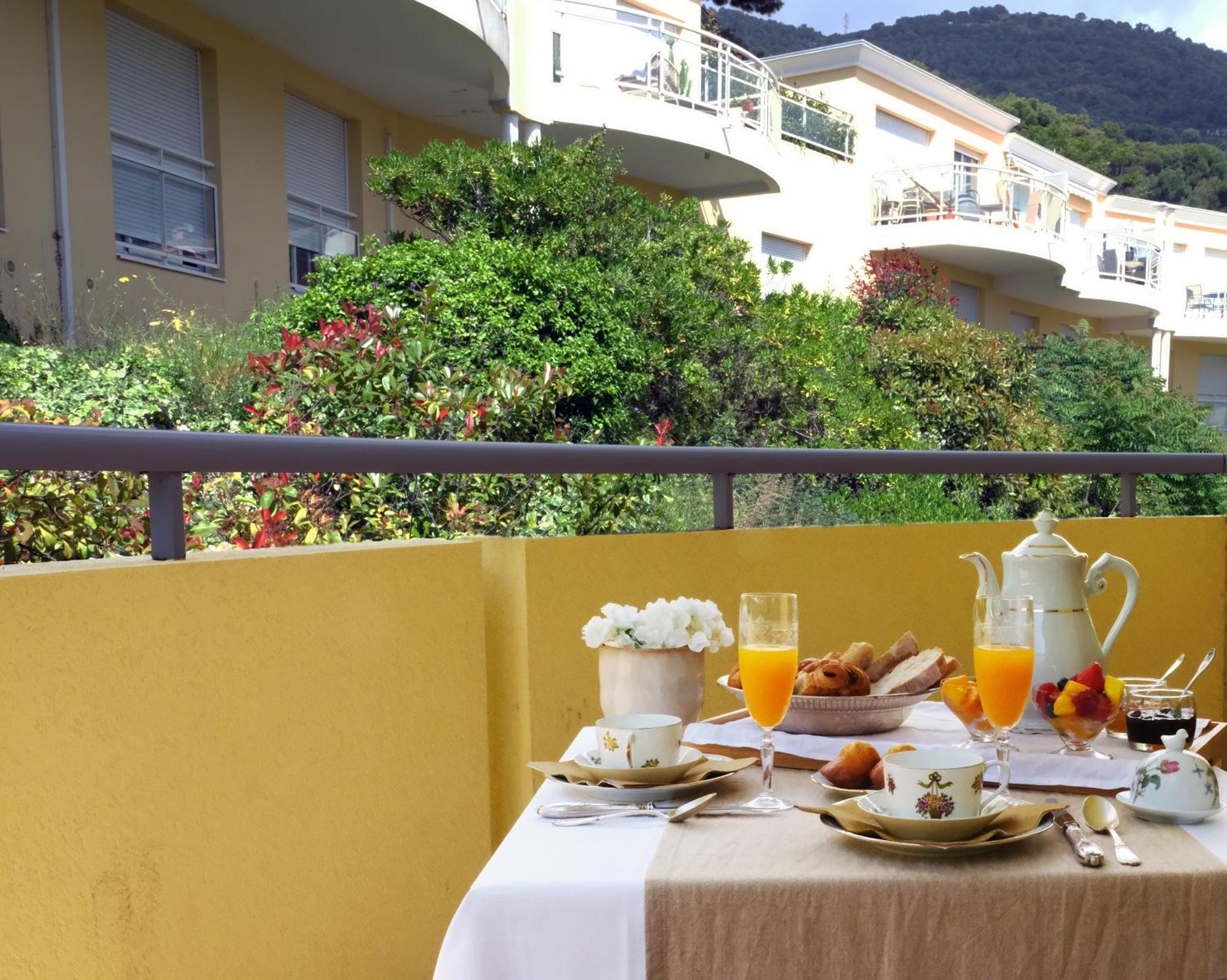 Bed and Breakfast Grace & Breakfast Beausoleil Exterior foto